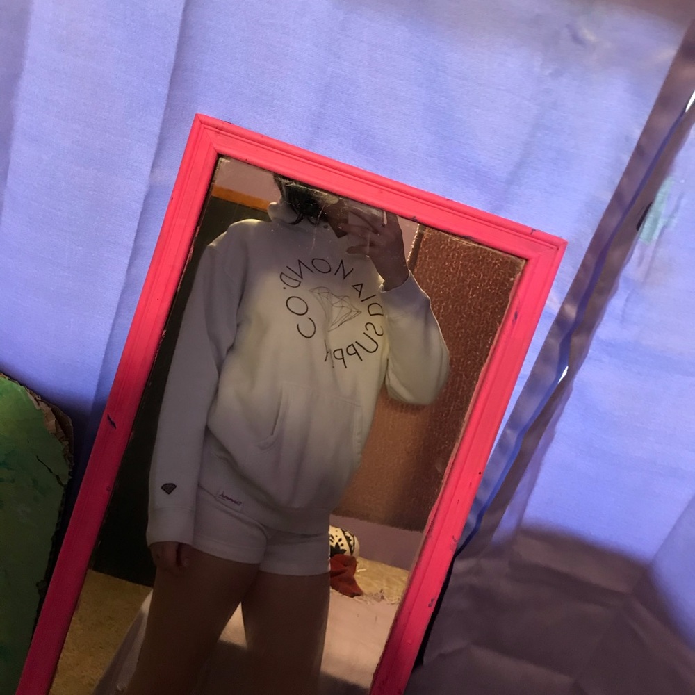 White diamond supply Co. sweatshirt